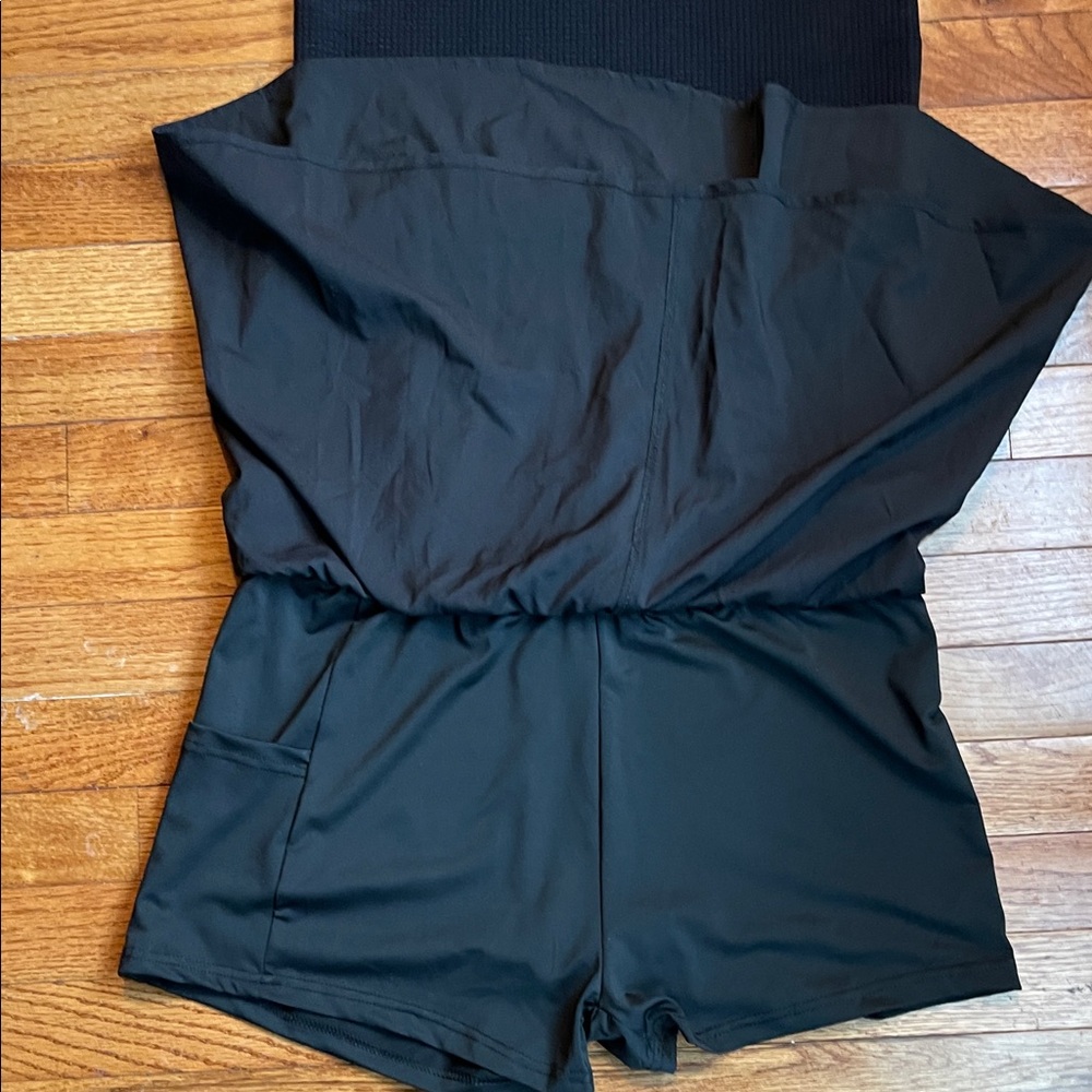 Black and White V-Neck Tank and Skort Set - Picture 7 of 8